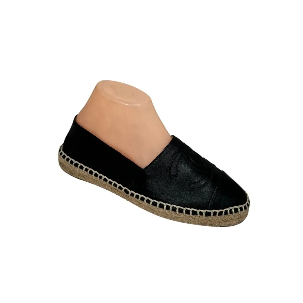 Chanel CC Lambskin Espadrilles 38 Black Leather Logo Flats‎ Slip On